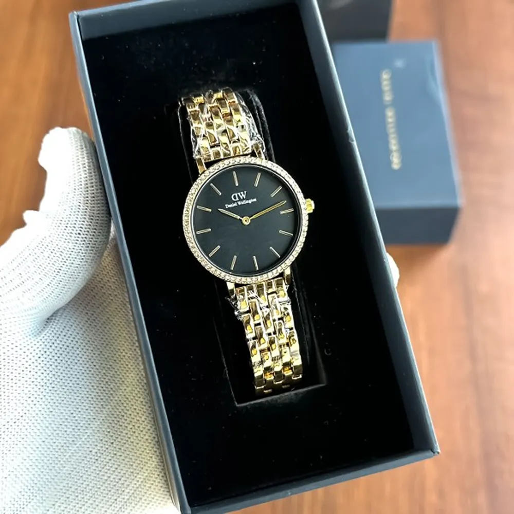 Stylish Daniel Wellington Watch For Women (SG2290)